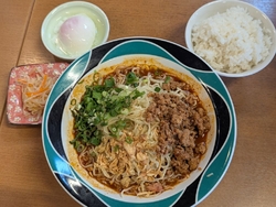 担々麺を食べた...