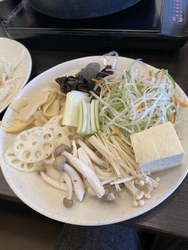 ランチに豚3皿...