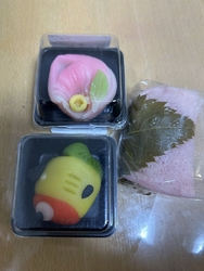 上生菓子を置い...