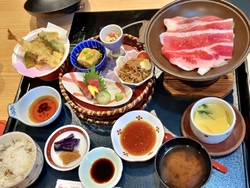 お昼に、花籠焼...