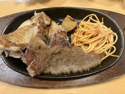 席予約をして訪...