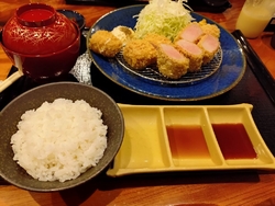 お昼に、かつ泉...