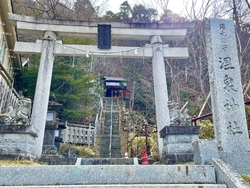 源泉の近くにあ...