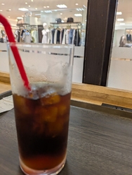 買い物の途中で...