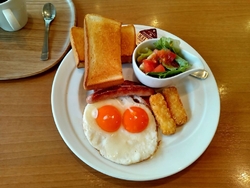 朝食を食べに行...