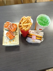 お昼に、マクド...