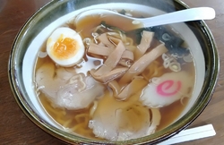 醤油ラーメンを...