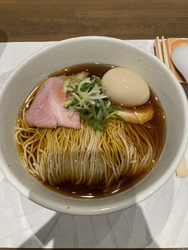 お店から少し離...