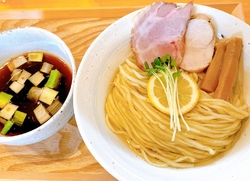 昆布水つけ麺を...