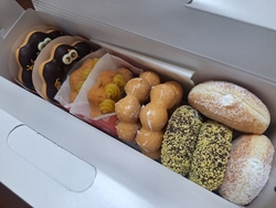 母がドーナツを...