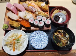 行列ができるお...