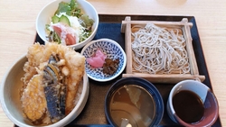 開店と同時に何...