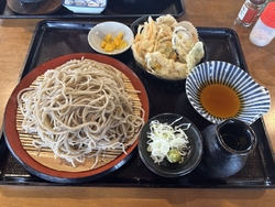 蕎麦を食べよう...