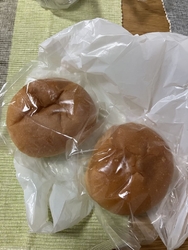 中央でパン屋を...