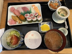 予約して四人で...