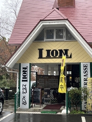 オムライスの大...