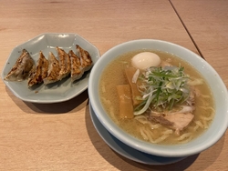初訪問です。ホ...