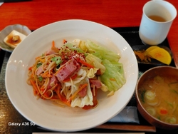 お昼をいただき...