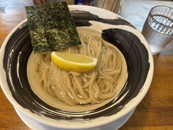 お昼に麺屋...