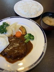 平日の昼どきに...