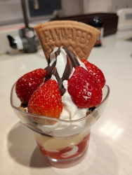 遅いランチで伺...