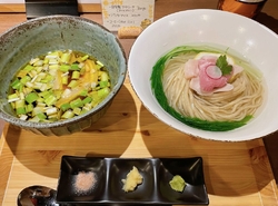 昆布水つけ麺を...