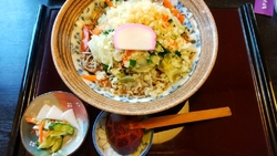 いつもは蕎麦と...