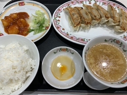 平日の昼どきに...