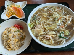 麺類や定食類が...