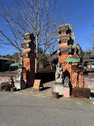 息子が小物を探...