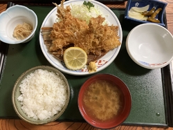 お昼に来ました...