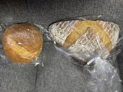 夕飯用にパンを...