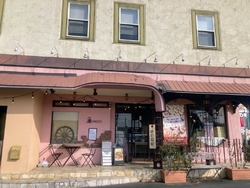 お店の近くのケ...