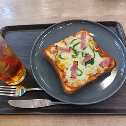遅めのランチに...