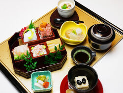 五色が彩る贅沢な升丼【五色升丼御膳】