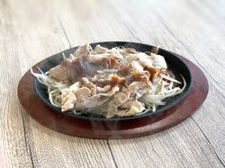 葵食堂 上三川町【熱々ジューシー!!】豚の鉄板焼き♪
