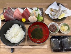 【新メニュー】豊洲直送　魚屋の作る魚定食、始まりました