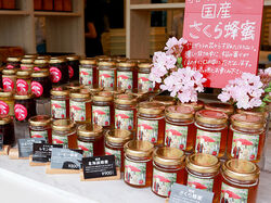 パンにぴったり！こだわりの蜂蜜も販売中！