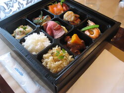 専門店の贅沢弁当、会社やご家庭で大人気¥2160~