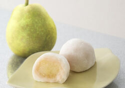 芳醇ラ・フランスの香り、しっとりお餅で包む、みずみずしさ。秋だけのご褒美大福、数量限定。できました!