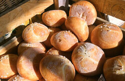 「カイザーゼンメル」はドイツの皇帝の名にちなんだパンです。