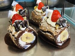 クリスマスに向けて【バナナの樹】販売中です!