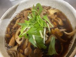 冬限定《きのことレンコンの 温かい蕎麦》