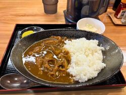 ある時はラッキー！2日間かけてじっくり作るもつカレーライス