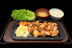 アツアツの鉄板定食もございます!