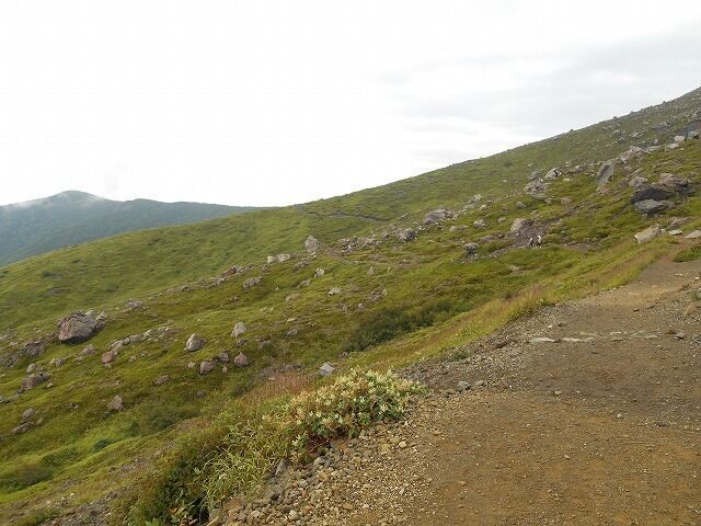 南月山