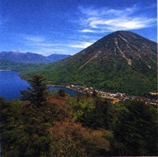 男体山