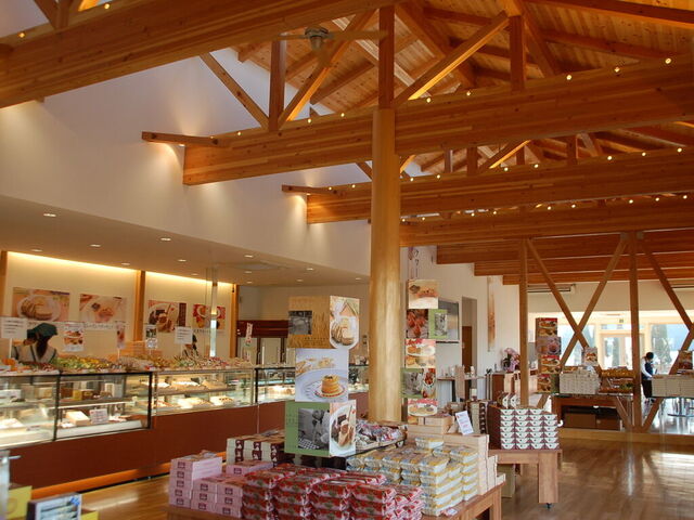 大麦工房ロア 工場直売店