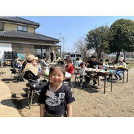 空の下のご飯はサイコーにおいしいね!