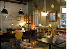 BOOK&カフェ なずな